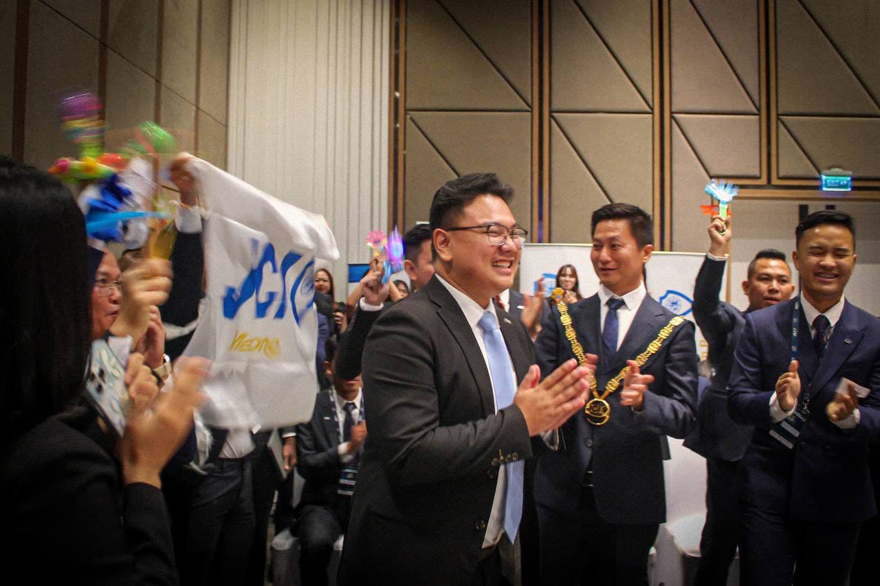 JCI Mekong participants posing for a group photo